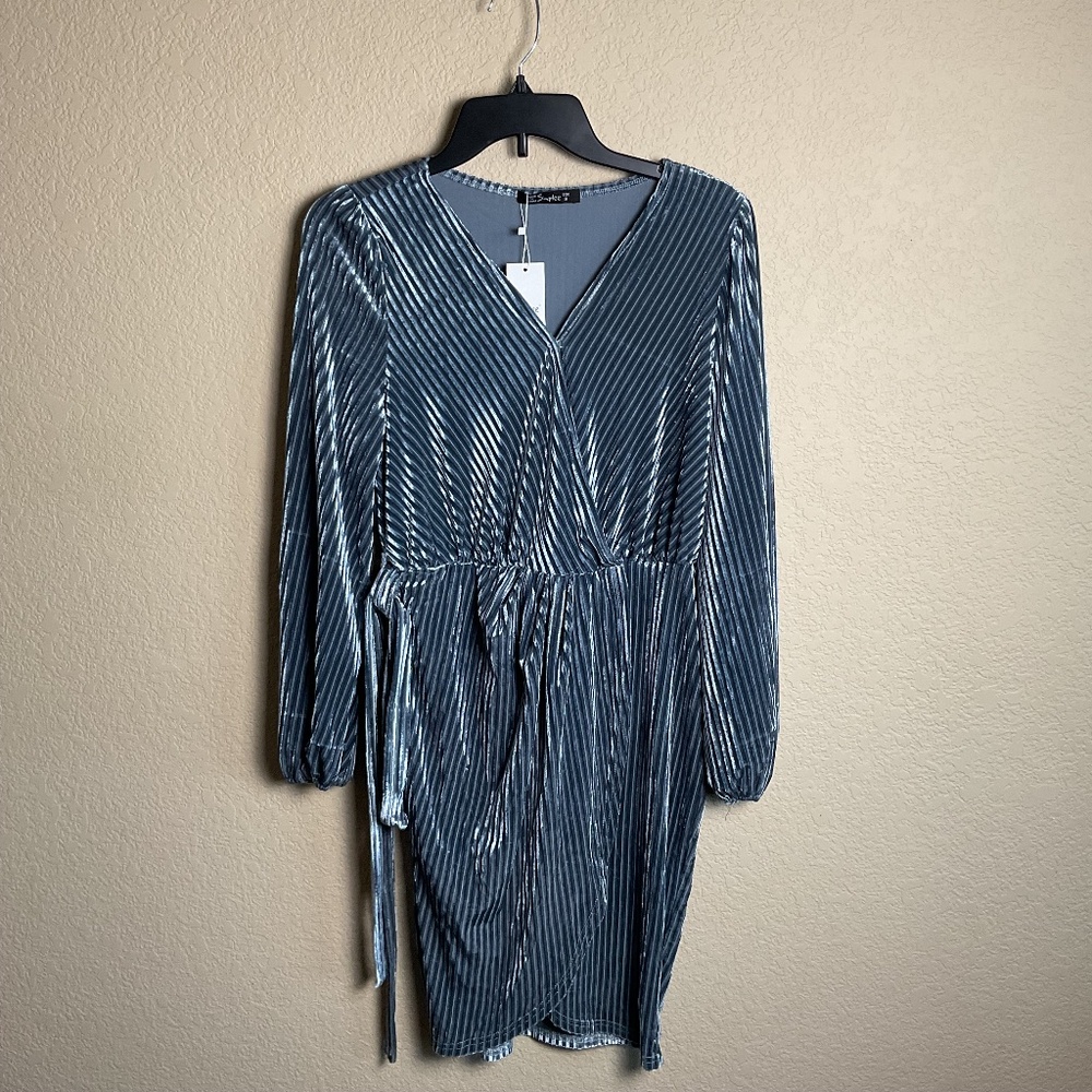 Simplee Womens Small Long Sleeve V-Neck Velvet Knee Length‎ Dress Holiday NEW